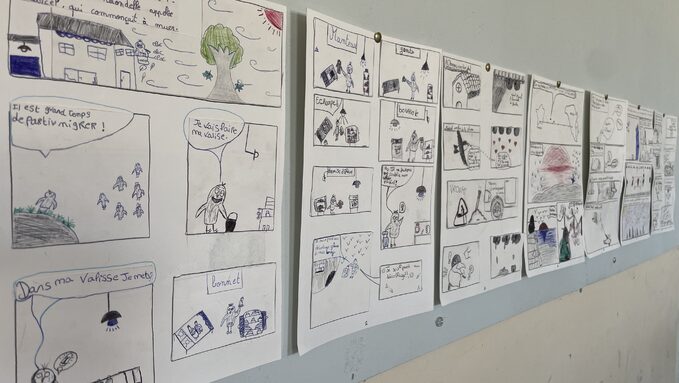 Accrochage en salle d'Arts Plastiques des planches de la BD.